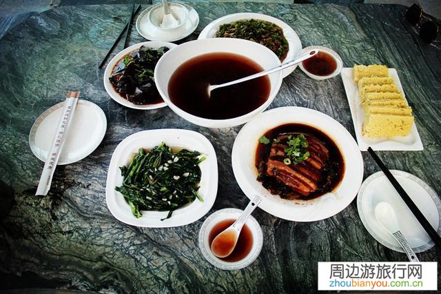 夏天在农家乐避暑，是城里不少老年人的选择，你如何看待此事？