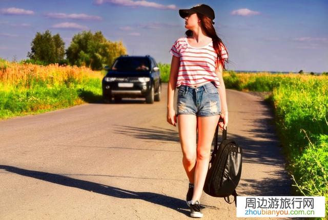 如果在自驾游时路边有美女招手搭车，你会怎么做？