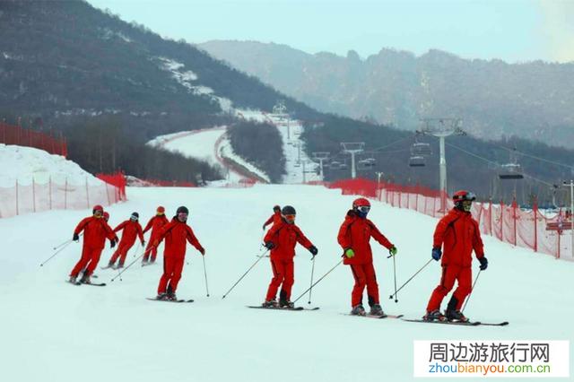 宝鸡：大量游客夜晚被滞留太白县鳌山滑雪场，大厅内打地铺休息, 你怎么看？