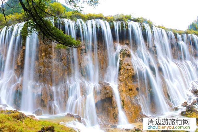 即日起，九寨沟景区恢复对散客开放，单日游客接待最大量调至2万人次，目前执行淡季门票, 你怎么看？