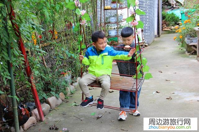 想在镇上搞旅游农家乐，主要是餐饮方面，要怎么做？