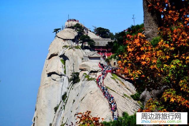 湖南女大学生在华山上自拍时坠崖身亡，家属称坠崖处护栏只有0.6米，景区称无责，对此你怎么看？