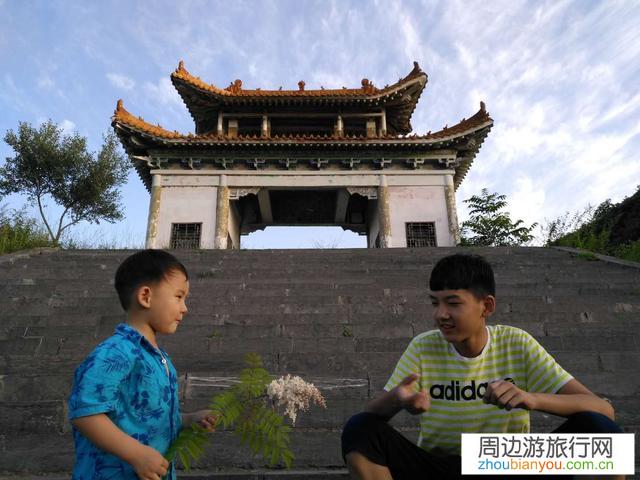 如果给你一次免费的3人长假旅游，首先你会去选择谁和你一起去呢？