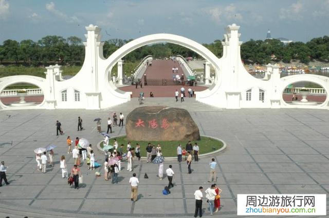 父母亲7月份想去哈尔滨玩，有哪些好玩的地方可以推荐的？