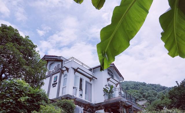 想去杭州旅游，有什么环境好又不贵的民宿推荐？