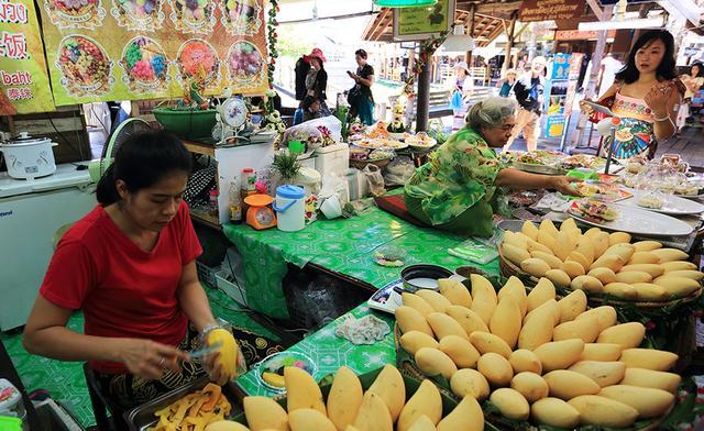 去泰国旅游一周，一家三口大约需要带多少钱？