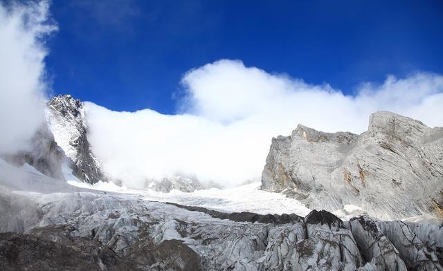 第一次去云南玉龙雪山和梅里雪山去哪个好？