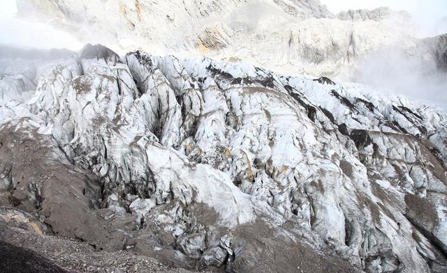 第一次去云南玉龙雪山和梅里雪山去哪个好？