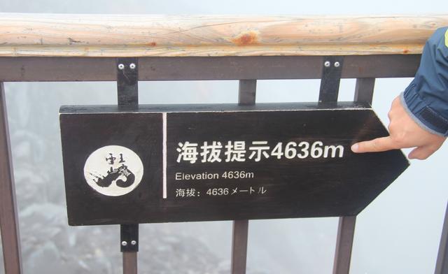 第一次去云南玉龙雪山和梅里雪山去哪个好？