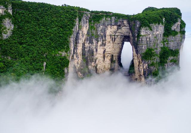 张家界的天门山景区介绍 天门山景区怎么玩